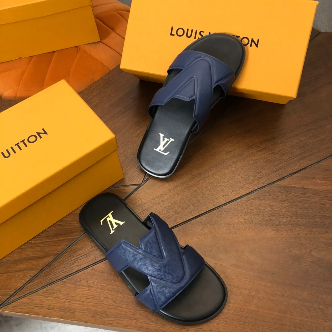 Factory price: 270💰LV counters are selling new brand luxury men's slippers, casual, loose and comfortable. The must-have model in the picture above [Happy][Happy], multiple colors available Size: 38-44, customized 45